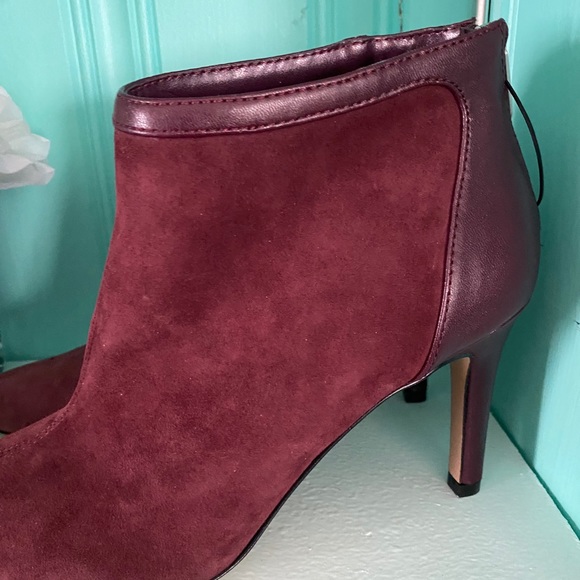 Adrienne VIittadini wine velvet boots NWT - Picture 2 of 10